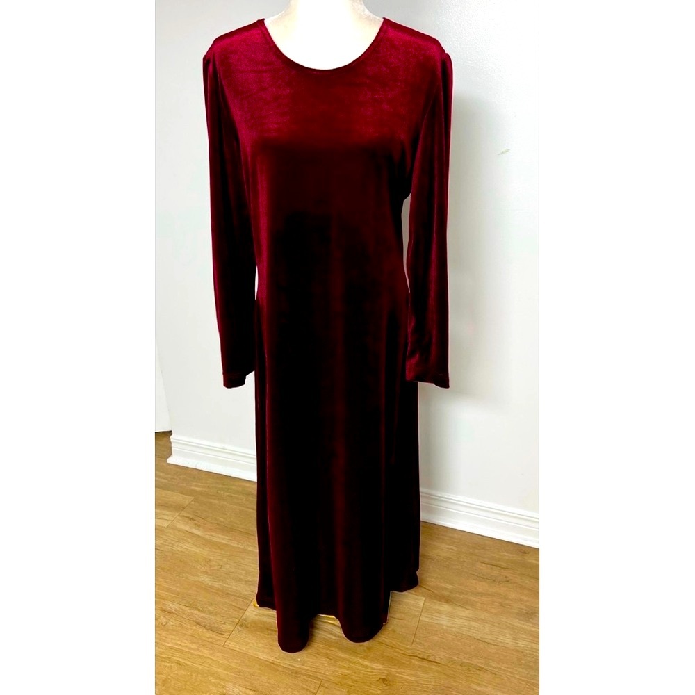 Elegant Burgundy Maxi Dress